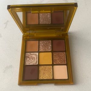 Huda Beauty Brown Obsessions Eyeshadow Palette- Toffee